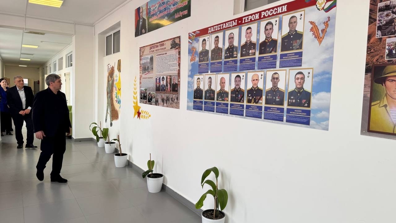В преддверии 9 мая  обновлены стенды, посвященные Великой Отечественной войне и СВО..